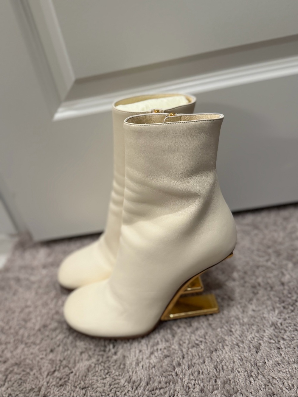 Women’s Cream Ankle Boots fendi leather size 38.5